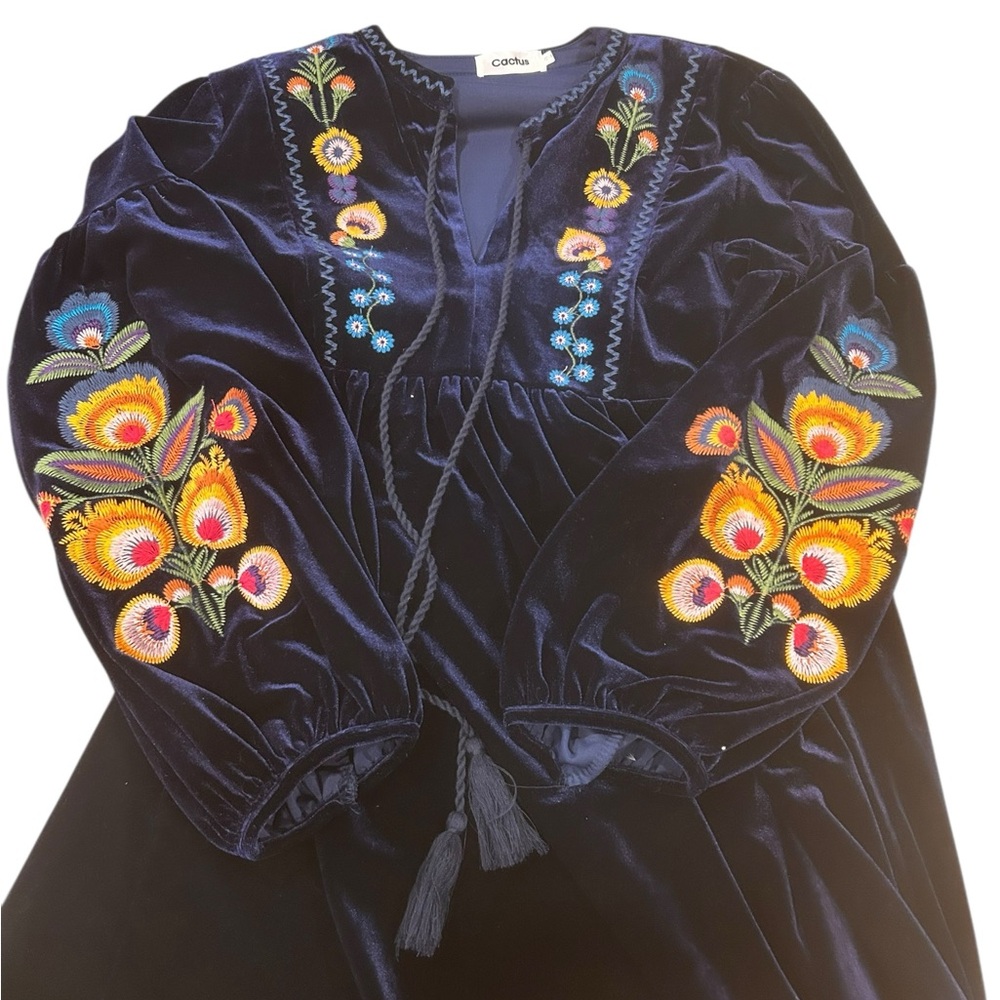 Cactus Women's dress size medium heavy emboidered navy blue velvet
